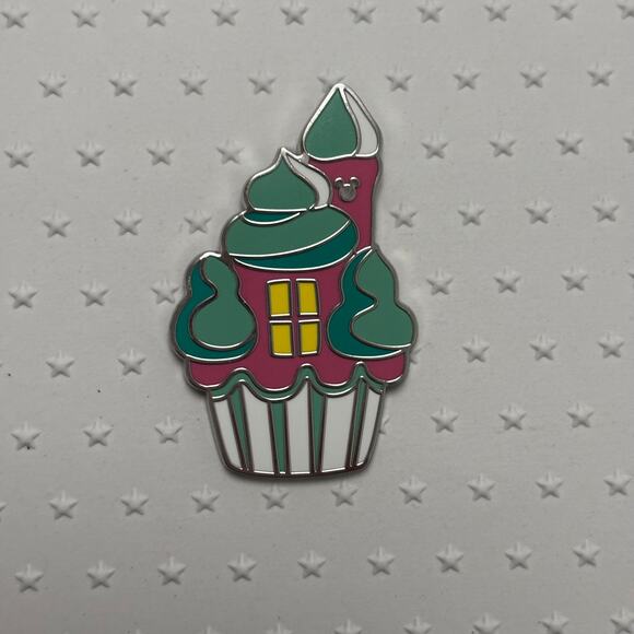 Disney Parks 2025 Hidden Mickey Wave B Pin Cupcake Castle - Picture 1 of 2